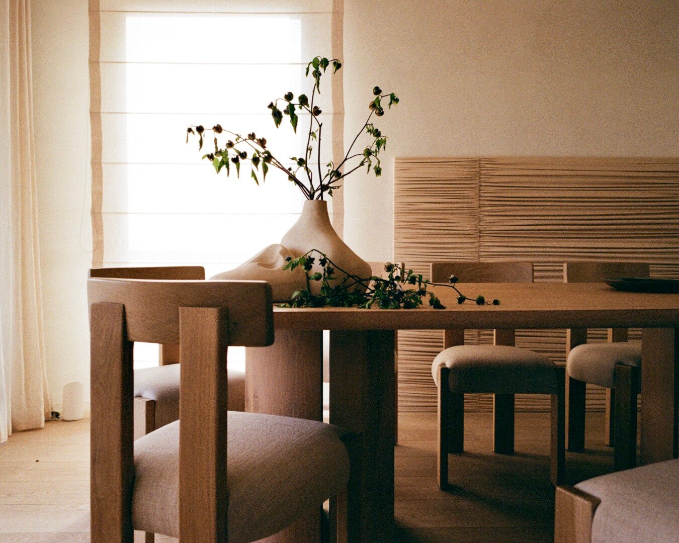 Elevate Your Dining Space with a Modern Teak Dining Armchair That Blends Timeless Craftsmanship and Contemporary Comfort